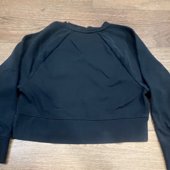 Nike Embossed Cropped Crewneck Black on Black Size Women's XS Casual Athletic - Picture 10 of 10